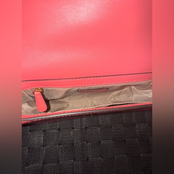 MICHAEL KORS MERCER SMALL SHOULDER CROSSBODY BAG CLUTCH GRAPEFRUIT - Picture 2 of 5